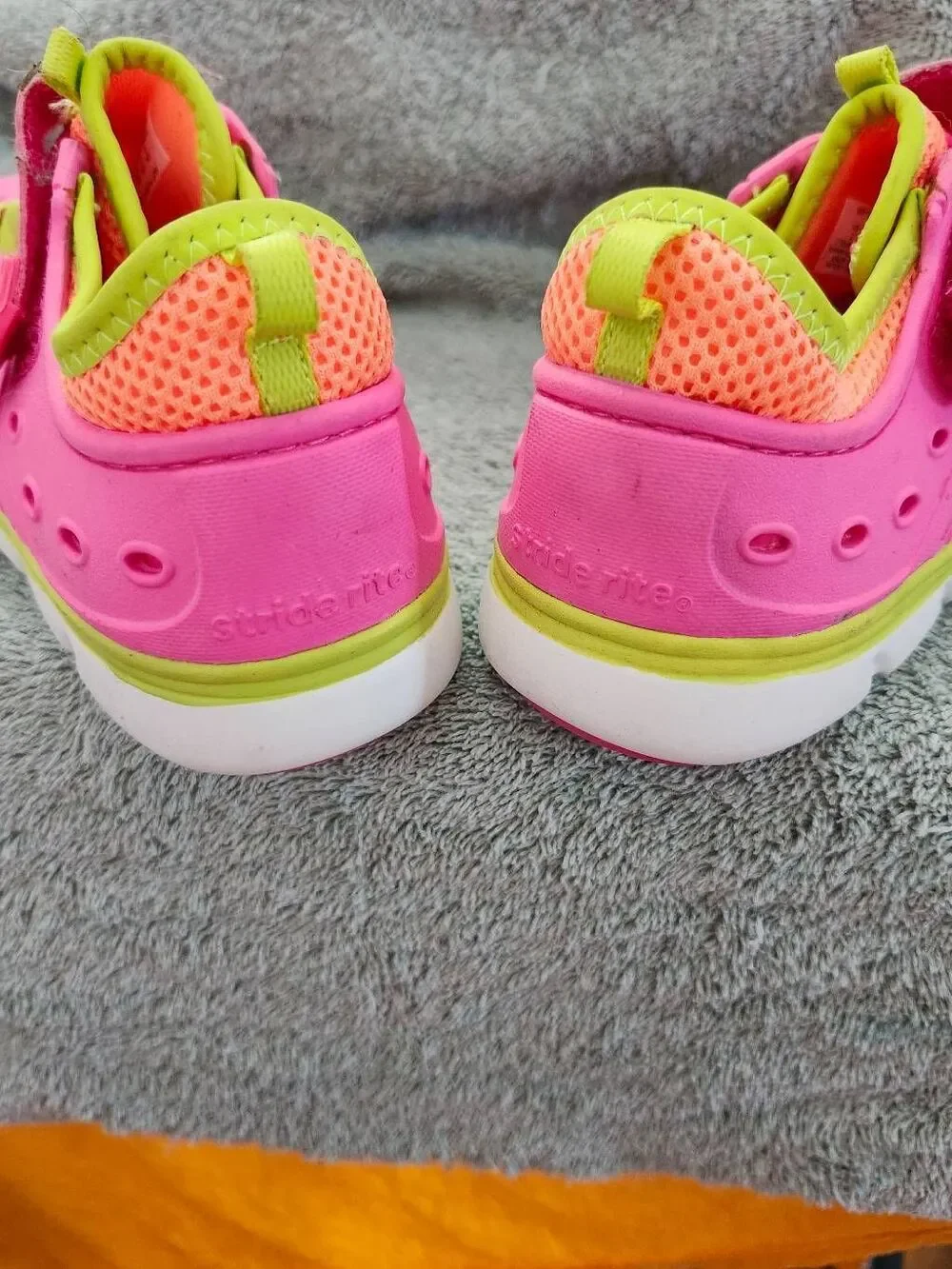 Phibian bright pink
